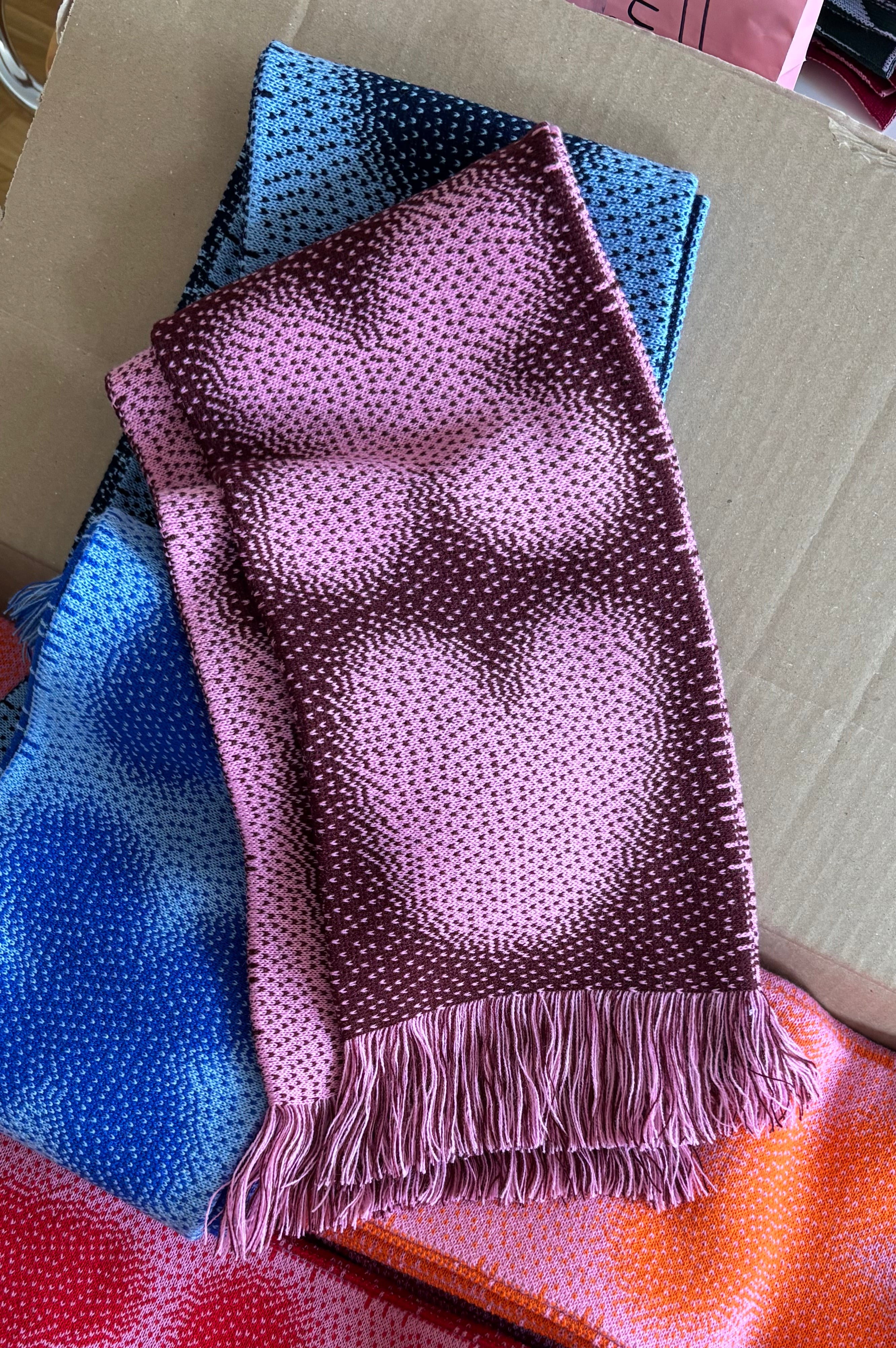 Fanschal Burgundy/Rosa